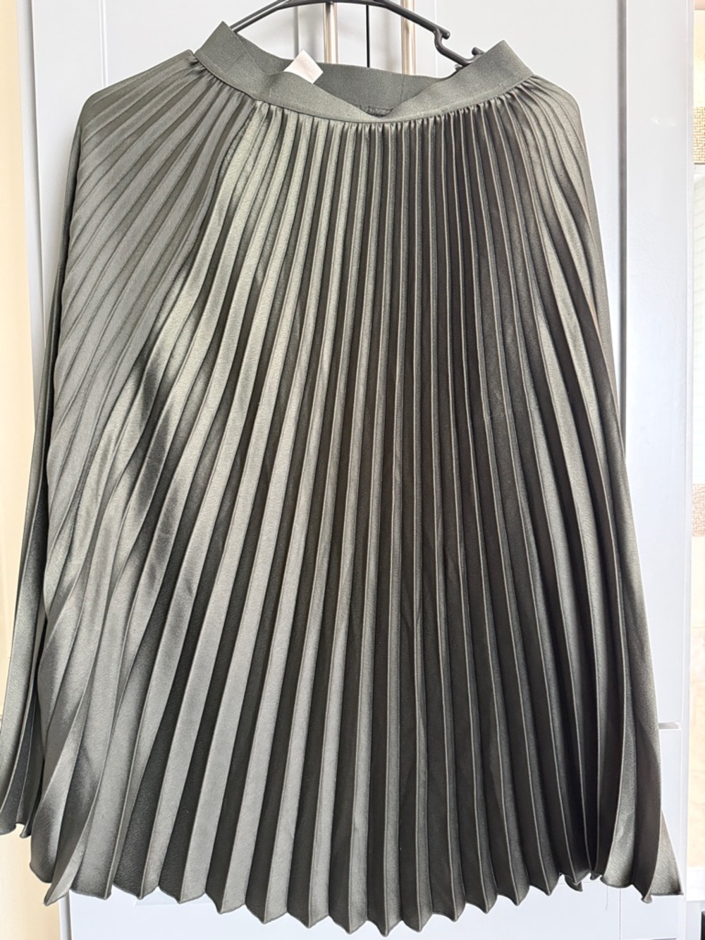 H&M Metallic Olive Green Pleated Skirt